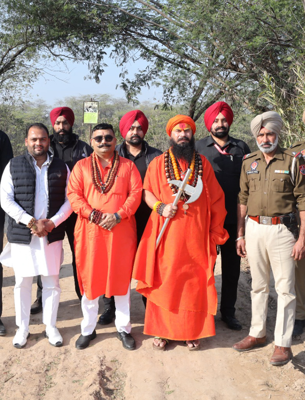 Shri Parveen Kumar with Saints